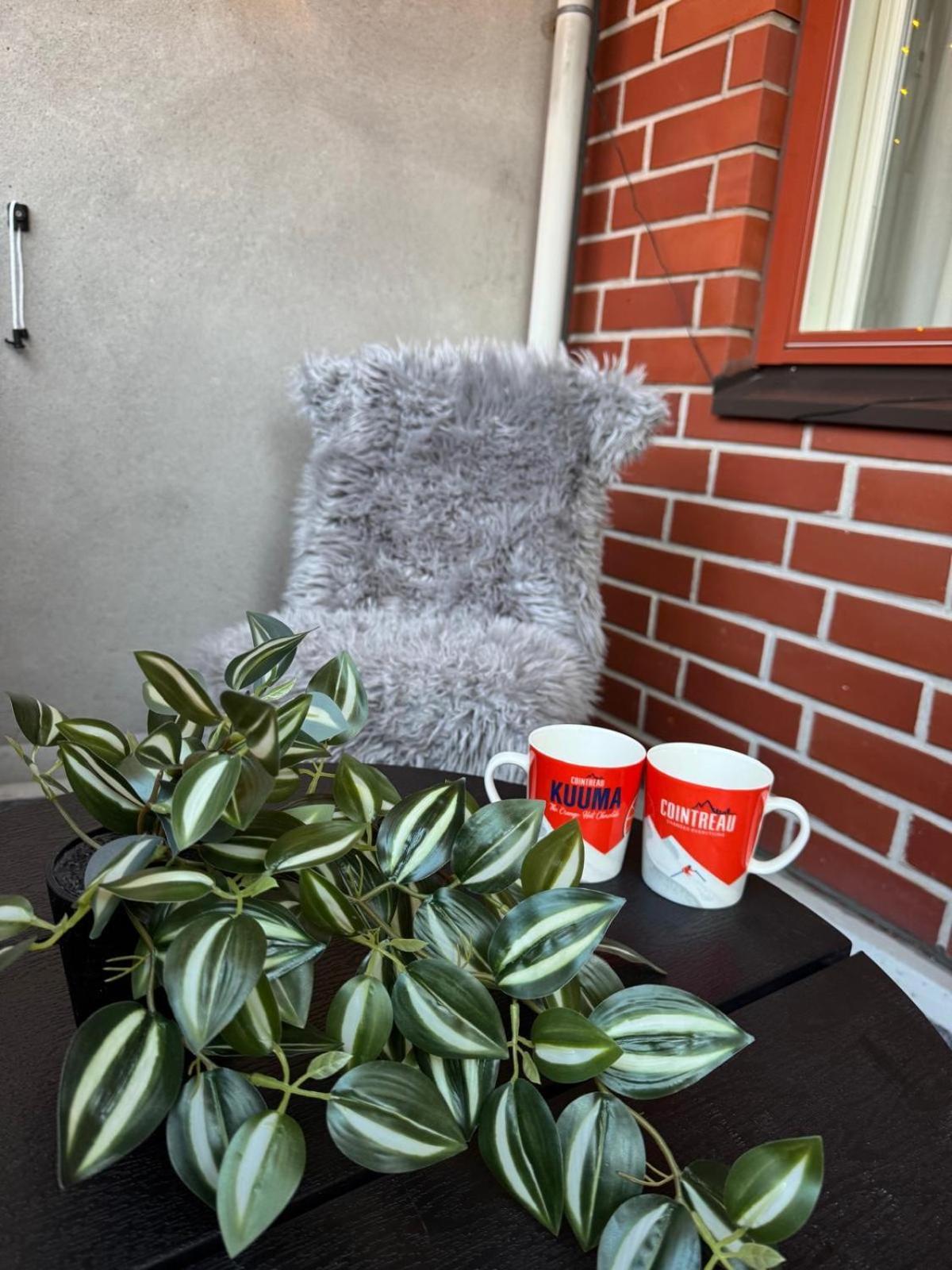 Cozy With Private Balcony In Prime Location Helsínquia
