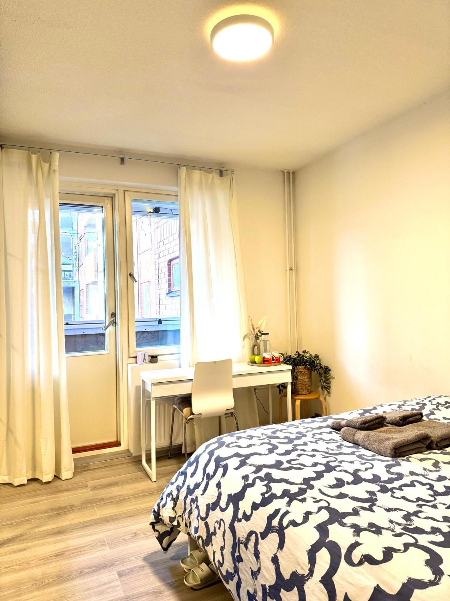 Apartamento Cozy With Private Balcony In Prime Location Helsínquia